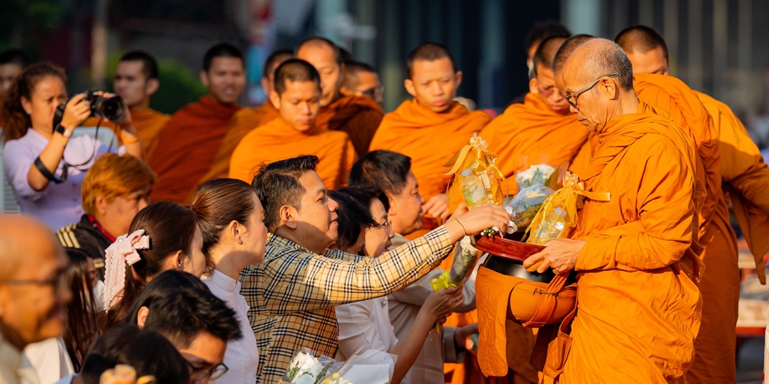 งานทำบุญและตักบาตรเนื่องในวันขึ้นปีใหม่มหาวิทยาลัยศรีนครินทรวิโรฒ