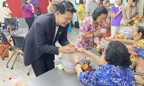 รักษาการแทนรองอธิการบดีฝ่ายพัฒนากายภาพ เข้าร่วมสืบสานประเพณีไทย...