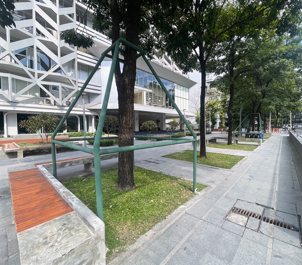 เหล็กค้ำยันต้นไม้รอบ_มศว